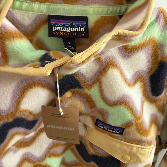 Patagonia women’s Synchilla Wave Pattern Fleece snap-t sweater size small NWT - Picture 3 of 6